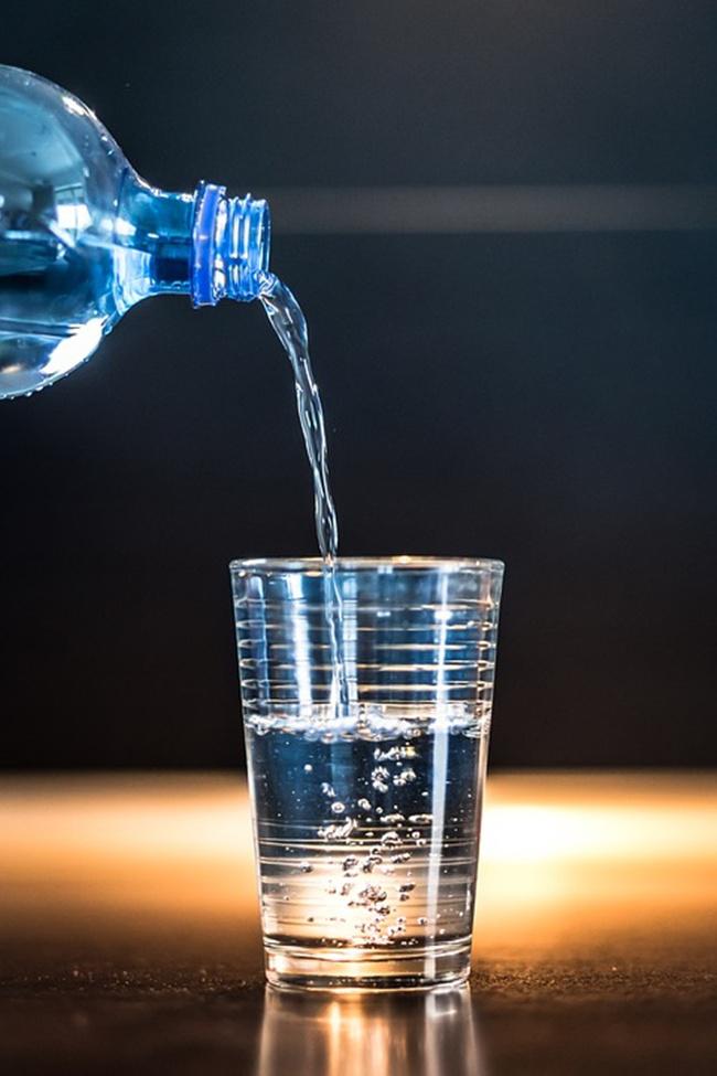 Minum Air Putih Setelah Bangun Tidur Dan Dapatkan Manfaatnya